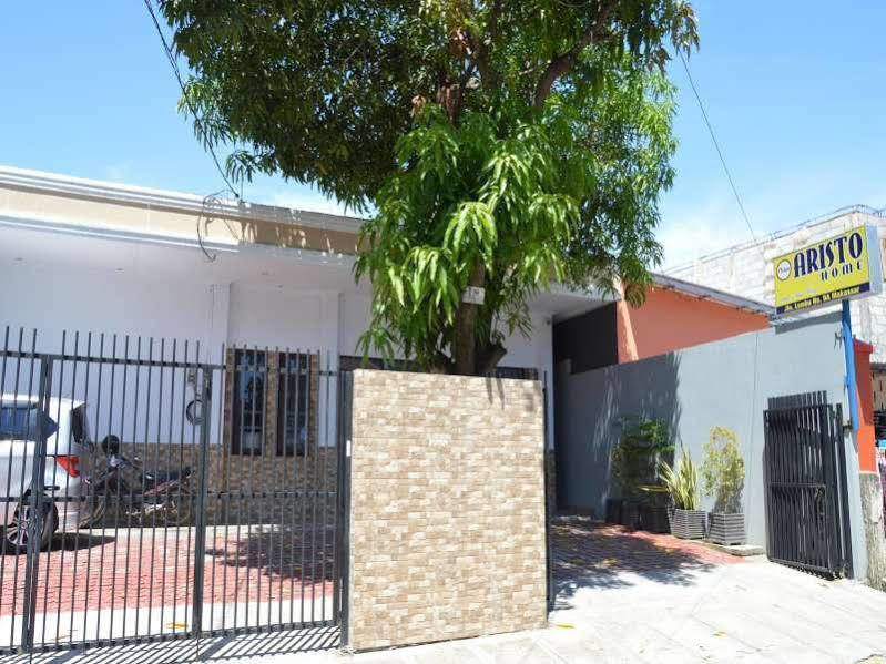 Oyo 1631 Aristo Home Makassar Eksteriør bilde
